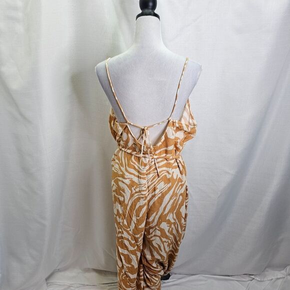 H&M Gold Tropical Sleeveless Flowy Jumpsuit Size Large - Picture 12 of 13